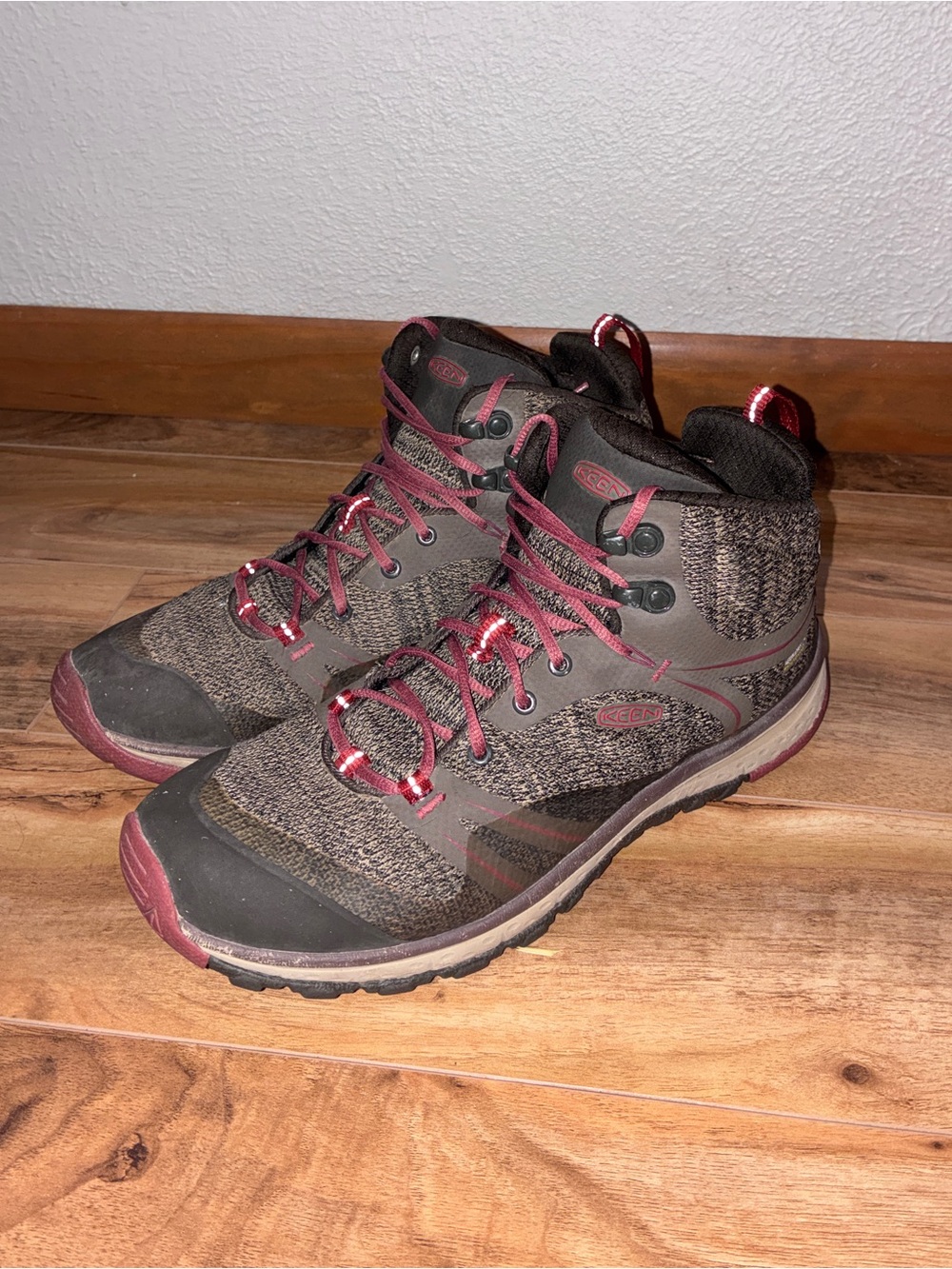 Keen Women's Terradora II Mid Waterproof hiking boots - size 9.5